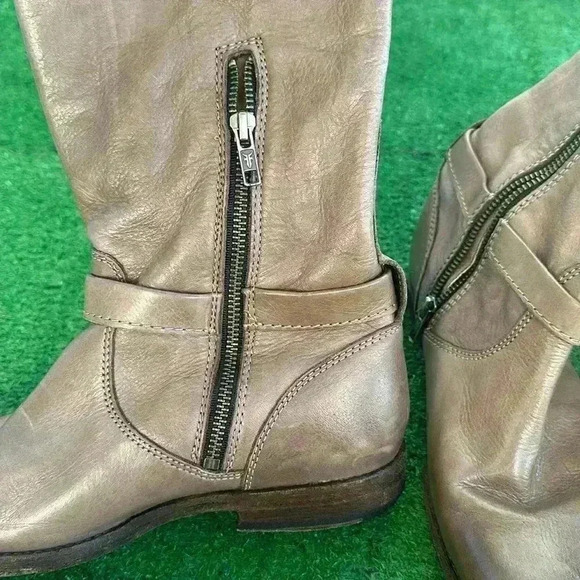 Frye - Picture 5 of 8